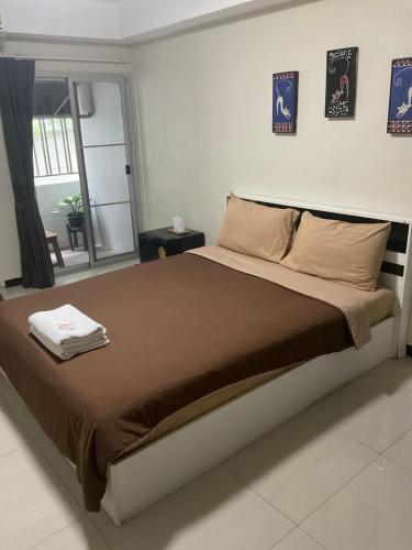 a bedroom with a large bed in a room at Suvarnabhumi Mansion in Samutprakarn