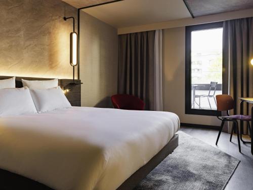 Ein Bett oder Betten in einem Zimmer der Unterkunft Novotel Paris Suresnes Longchamp