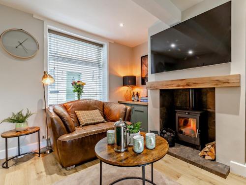 Χώρος καθιστικού στο 2 Bed in Bollington 94785