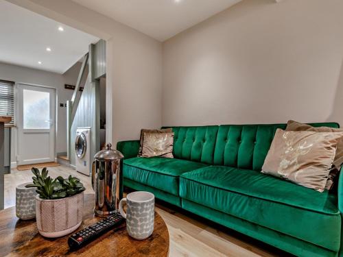 Χώρος καθιστικού στο 2 Bed in Bollington 94785