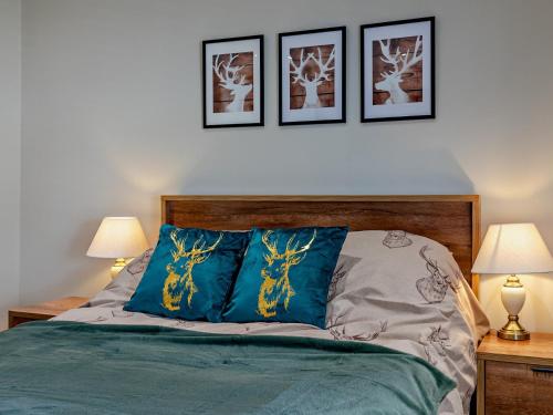 Ένα ή περισσότερα κρεβάτια σε δωμάτιο στο 2 Bed in Bollington 94785