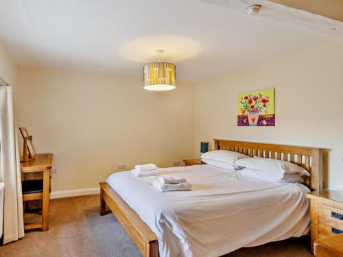 Ένα ή περισσότερα κρεβάτια σε δωμάτιο στο 6 Bed in Longnor 77369