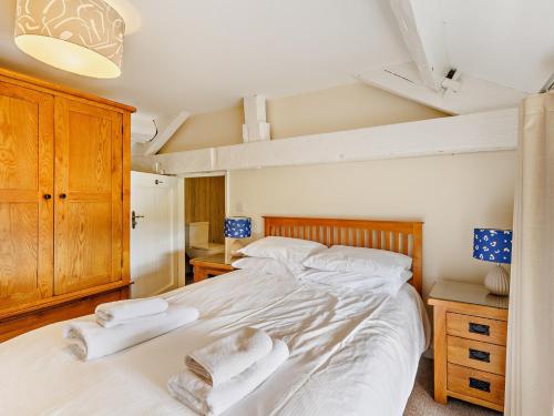 Ένα ή περισσότερα κρεβάτια σε δωμάτιο στο 6 Bed in Longnor 77369