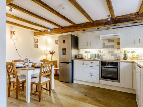 Dapur atau dapur kecil di 2 Bed in Brecon BN310