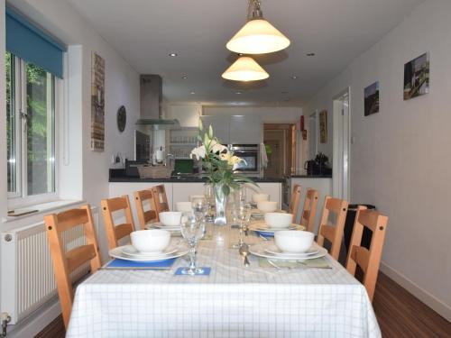 Η κουζίνα ή μικρή κουζίνα στο 4 Bed in Symonds Yat 72538