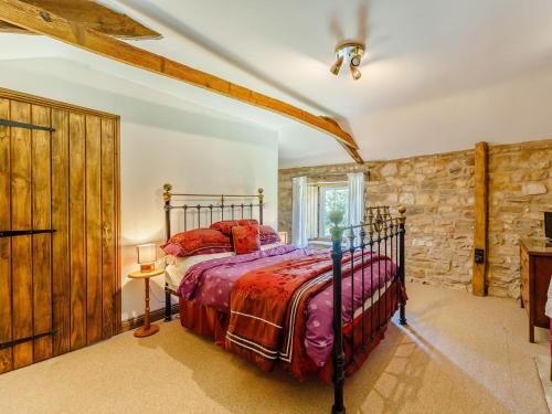 Postel nebo postele na pokoji v ubytování 2 Bed in Brampton 73578