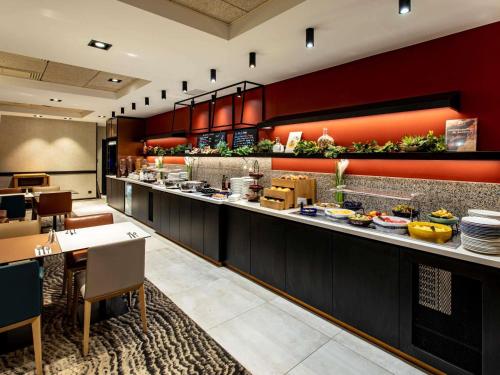 Comida en o cerca de este hotel