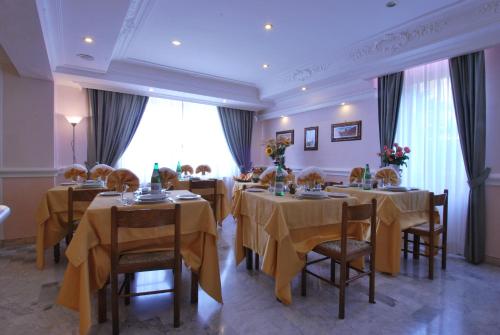 En restaurant eller et andet spisested på Hotel Ambrosi