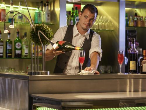 Гости Mercure Paris Massy Gare TGV