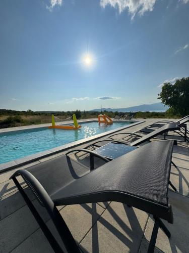 Bazén v ubytování Buško Escape beach nebo v jeho okolí