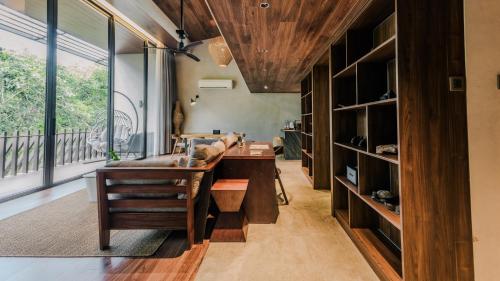 Area soggiorno di Piece Lio from Japan Managed by H Hospitality Group