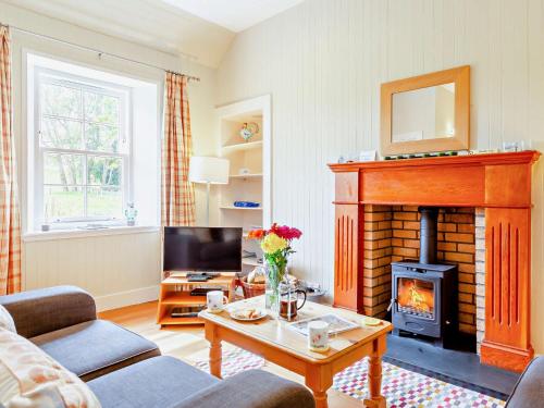 a living room with a fireplace and a tv at 2 Bed in Conon Bridge CA387 in Cononbridge