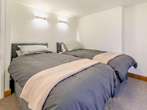 Postel nebo postele na pokoji v ubytování 2 Bed in Gunnislake 89580