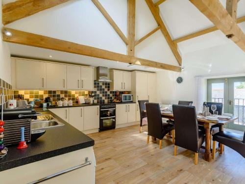 Kuchyň nebo kuchyňský kout v ubytování 3 Bed in Shebbear 89311
