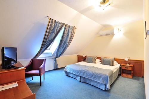 Postel nebo postele na pokoji v ubytování Hotel Olesno