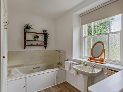 Ένα μπάνιο στο 4 Bed in St Austell 82414