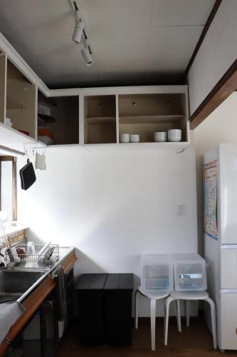 a kitchen with a sink and a white counter top at sharehouse&stay上海洋行 in Nagawa