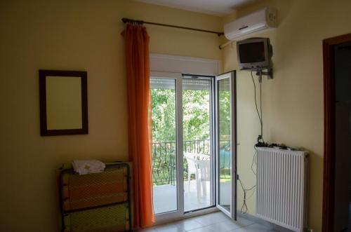 Afbeelding uit fotogalerij van Ioannis Avrades Apartments in AgiaKampos