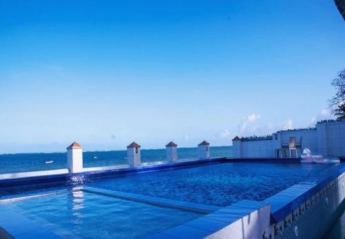 Bazén v ubytování Shelly Bay Resort nebo v jeho okolí
