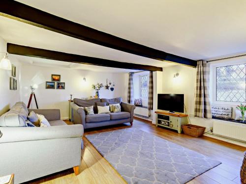 Televisyen dan/atau pusat hiburan di 3 bed in Weybourne 90943