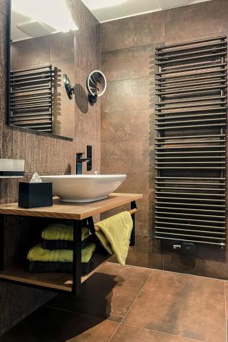 a bathroom with a sink and a mirror at Altstadt-Hotel in Freiberg
