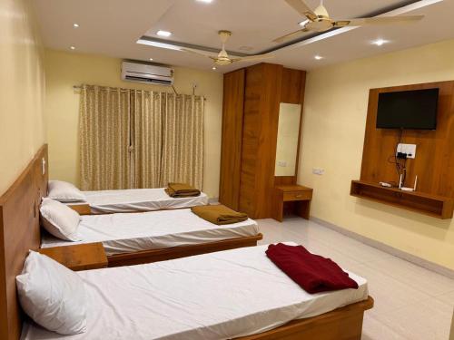 Gallery image of Hotel Sugran in Birvādi