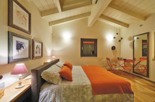 a bedroom with a bed and a table with chairs at Luna del Colle B&B in Colle Brianza