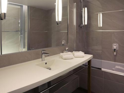 Bilik mandi di Mercure Beaune Centre
