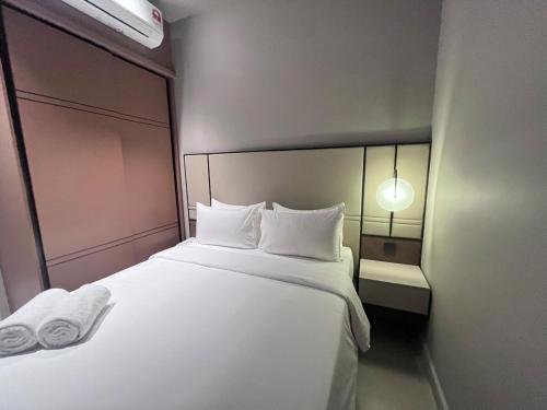 Ένα ή περισσότερα κρεβάτια σε δωμάτιο στο Luxury 3BR Genting Suite Private Jacuzzi Skyway Access 6pax
