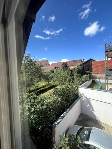 a view from a window of a yard at Coup de coeur en Alsace in Haguenau