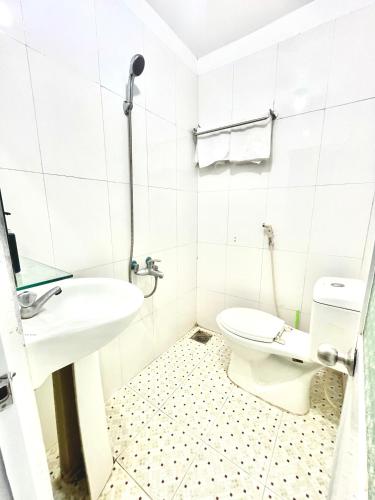 a bathroom with a toilet and a sink at Thai Binh Motel in Danang