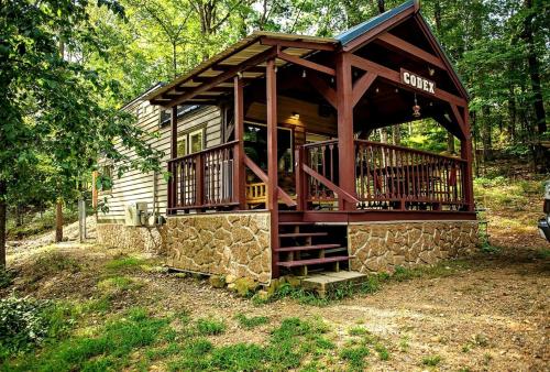 Gambar di galeri bagi Pet Friendly Codex Cabin W/Fire Pit & BBQ Grill di Mount Moriah
