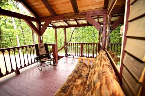 Gambar di galeri bagi Pet Friendly Codex Cabin W/Fire Pit & BBQ Grill di Mount Moriah