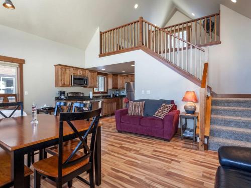 Fotografie z fotogalerie ubytování Inviting Vacation Cabin with Mountain Views near Glacier National Park, Montana v destinaci West Glacier