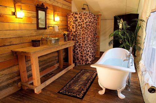Phòng tắm tại Stunning Safari Tent in Austin County, Texas