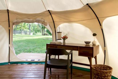 Ảnh trong thư viện ảnh của Charming Couples' Bell Tent Rental with Air Conditioning in Texas Hill Country ở Utley