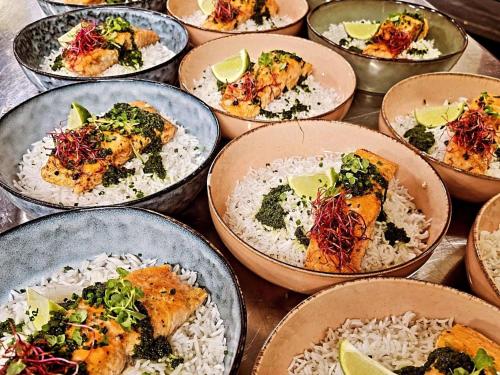Makanan di atau berdekatan hotel