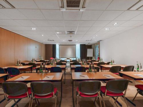 Kawasan bisnes dan/atau bilik persidangan di Mercure Paris Roissy CDG