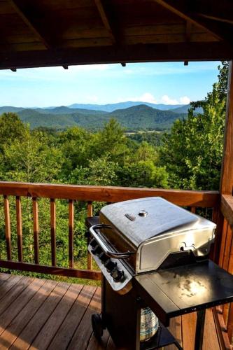 Gallery image of Pet-Friendly Cabin Near Great Smoky Mountains, Tennessee in Sunshine