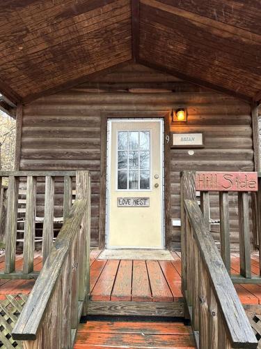 Φωτογραφία από το άλμπουμ του Quaint Cabin for a Rustic Getaway in Nashville, Indiana σε Stony Lonesome