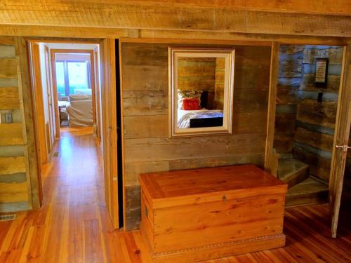 Gambar di galeri bagi Secluded Cabin Nestled in the Woodlands of Meadows of Dan, Virginia di Woolwine