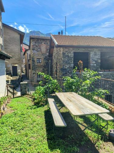 Romantic Court Apartment Sonvico