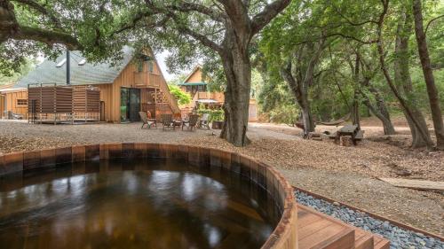 Taman di luar Pristine Airstream Nestled on a Beautiful Ranch in Southern California