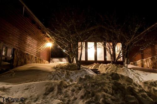 Rustic Cabin Rental near the Ski Slopes in Snowshoe, West Virginia v zimě