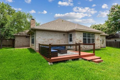 Κήπος έξω από το Peaceful Family-Friendly Retreat with Large Backyard Near Texas A&M in Dr. College Station, Texas