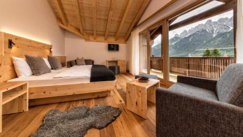 Nespecifikovaný výhled na hory nebo výhled na hory při pohledu z hotelu