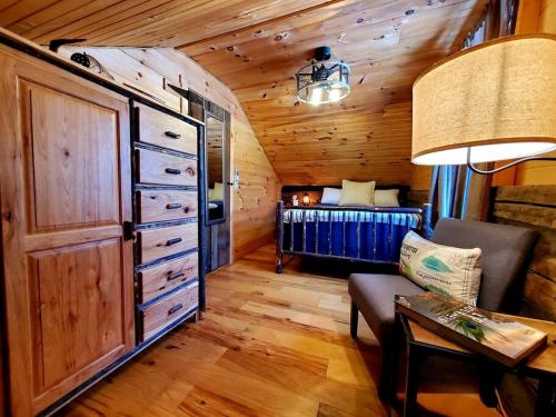 Foto sihtkohas Deersville asuva majutusasutuse Renovated Cottage with Spa Surrounded by Beautiful Hiking Trails by Tappan Lake in Ohio galeriist