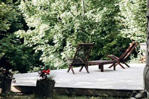 Κήπος έξω από το Intimate Peaceful Yurt Surrounded by Nature in Lithuania