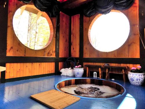 Ảnh trong thư viện ảnh của Fully-Furnished Tent-Style Cabin Rental near Indian Lake, Upstate New York ở North River