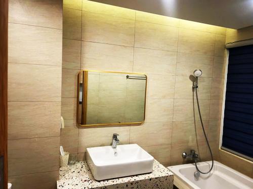 Ein Badezimmer in der Unterkunft FLC Luxury Quy Nhon-Sea view - An Apartment